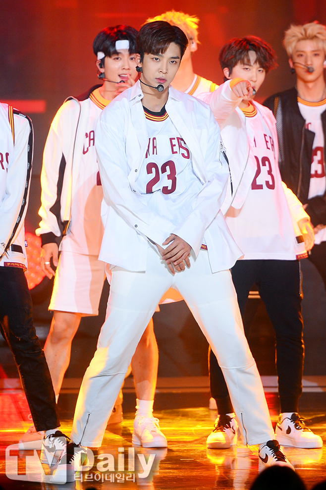 SF9